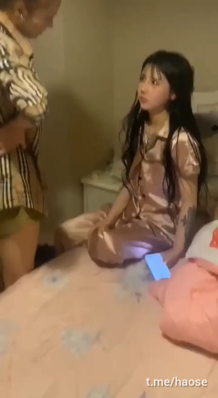#捉奸 #霸凌 #小可爱被按在床上摩擦