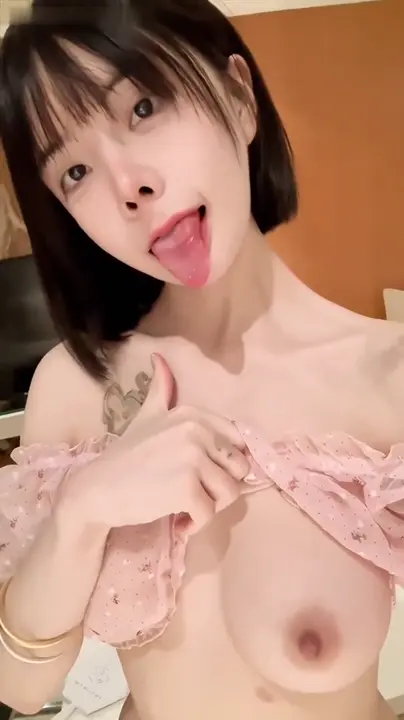 可爱露脸福利姬『金钱钱』裸舞私拍福利，颜值身材小表情真是一绝 赏心悦目！少女清纯胴体让人流口水