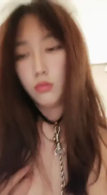 极品cos女友细心舔吊，真羡慕这位大哥，颜值好高啊这女友还可以扮演各种角色，相当于每天换女友，真是爽上天呢