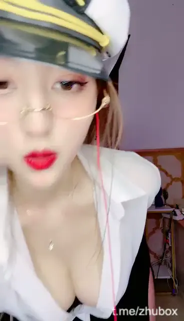 瑶瑶粉嫩翘臀