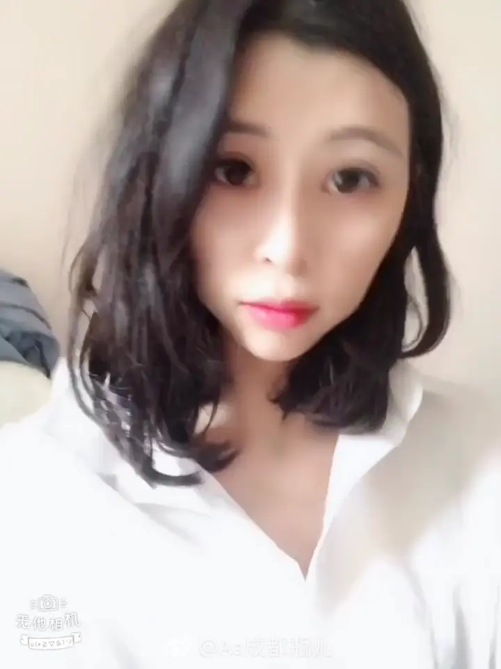 #反差婊 #巨乳 #瓶儿 成都极品哺乳期女神瓶儿，各种挤奶喷乳自拍流出