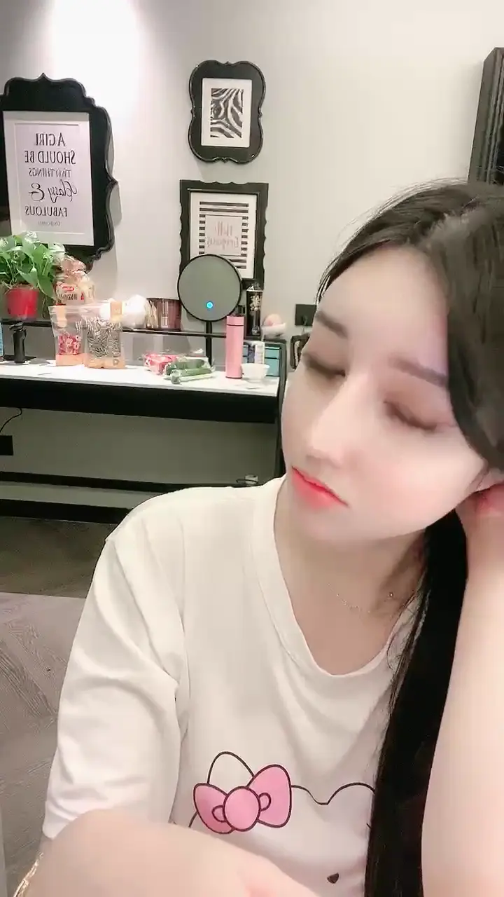 #yoki 网红小姐姐收费房