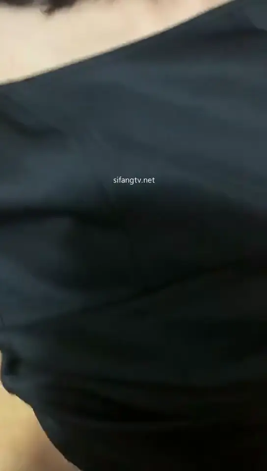 丈母娘一把年纪还穿粉色的内裤 真骚