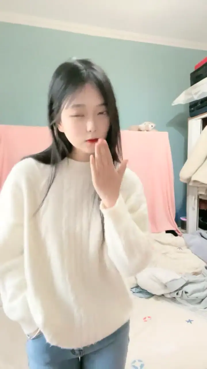【夹心糖饼】  邻家妹妹，小穴粉到爆 心都被暖化了⠀