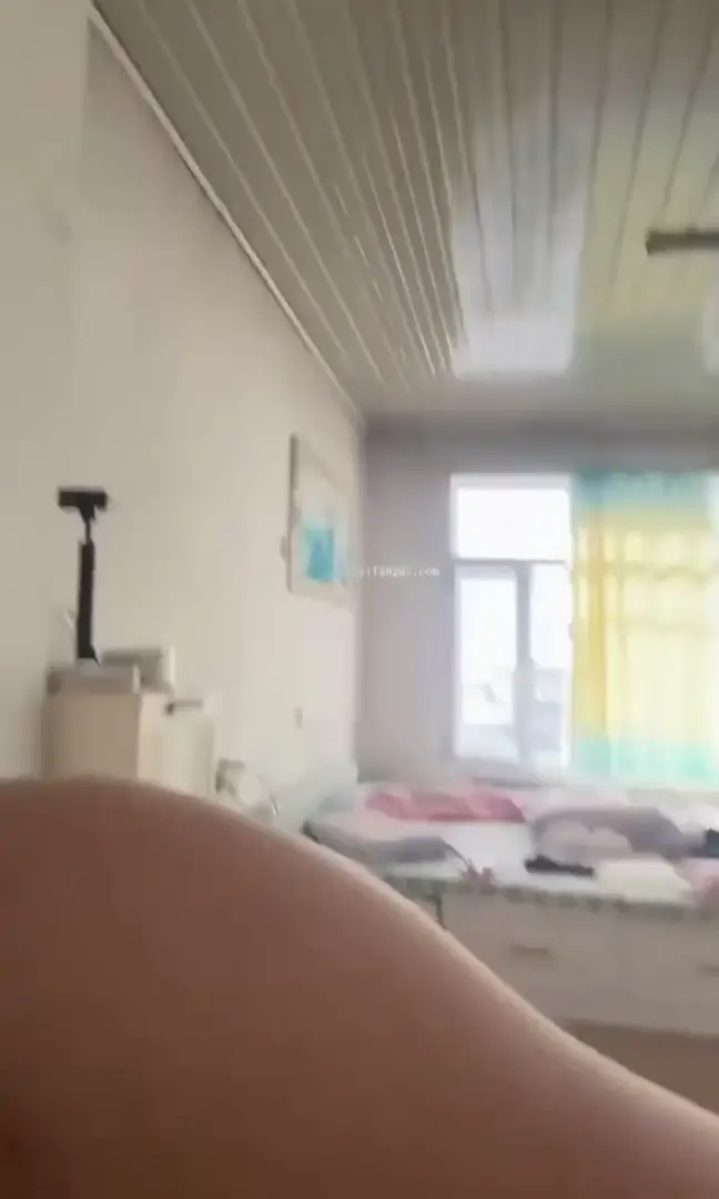 抖音擦边网红小梅卷土重来 小骚货的尺幅不仅没有收敛,甚至于将自己的生活啪啪视频加了进去