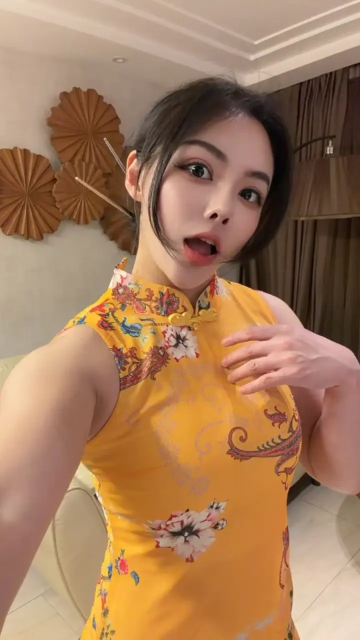 肥屄大奶严厉母亲🖤健身反差婊在线盯榨🖤一句话傻屄公狗就得爬过来乖乖地舔脚🖕🏿