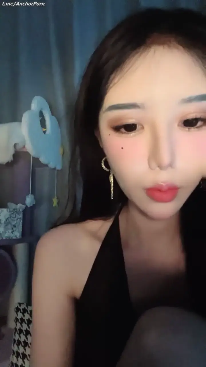 #黎曼妹妹 抖音网红细腿美胸~耻度大开~露出粉鮑