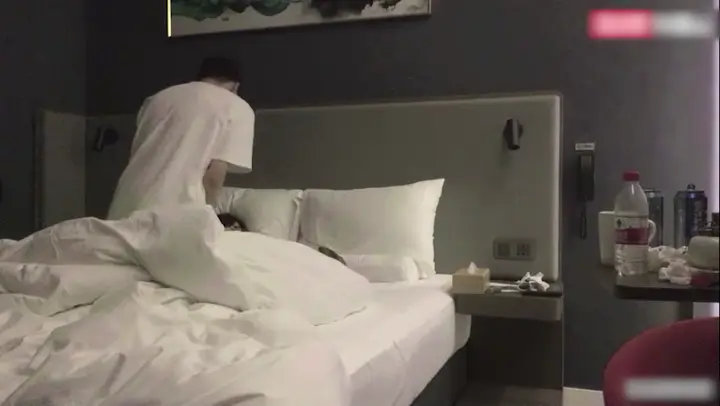 黑丝豹纹00后灌多玩游戏被小伙爆操 #醉奸 #学生