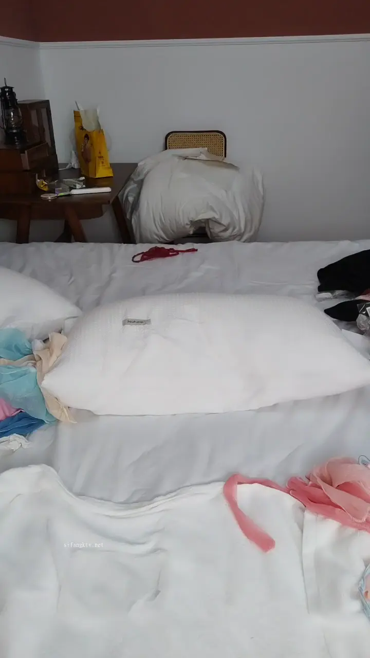 【#凯蒂与莉达】极品学生妹,两美女姐妹花道具互插