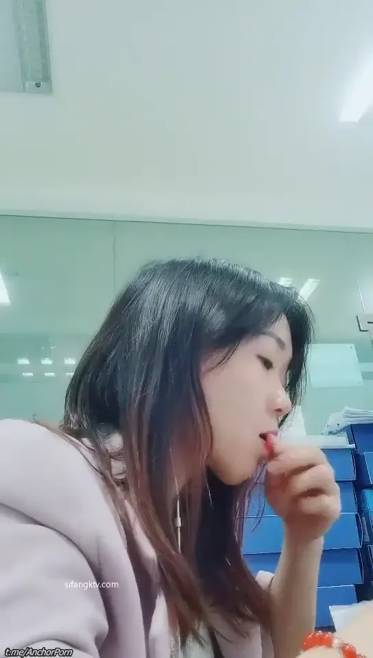 #清纯小野喵  在外资公司上班美丽小姐姐~上班偷偷直播!