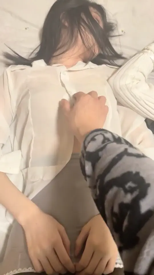 #榨精少女 两个如此极品的美腿翘臀美少女,不来个3P真对不起自己
