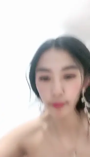 #甜甜的蜜 倘血的骚穴第一视角白虎逼逼自慰喷水