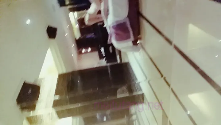 露脸才是王道！清纯漂亮小学妹酒店援交金主先赐个假屌自嗨预热然后各种体位啪啪敏感型特能叫