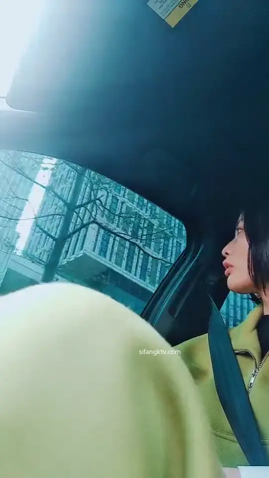 佛山院子售楼部经理利用职权潜规则多位女下属,刚入职没几天的18岁嫩妹都被拿下,带去商场试衣间啪啪,别的公司客服小姐姐也被他操了,自己公司的同事都操腻了,开始玩别的公司小姐姐,真是太牛逼了!14v