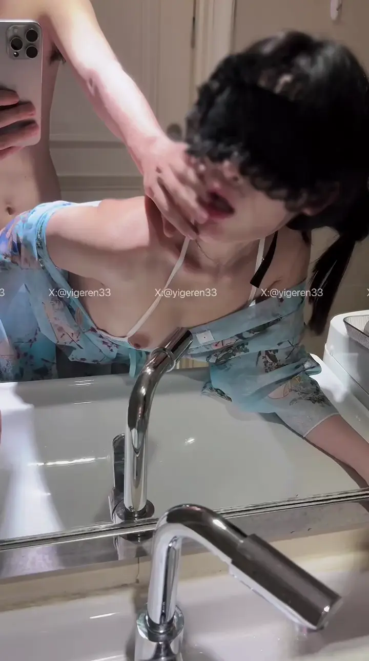 #一个ren #Yigeren33 #福利姬 #足控 恋足癖女友，淫娃口交颜射足射各种爽玩，黑丝肉丝高跟鞋腿控佳姬！点姬看她更多 ✅