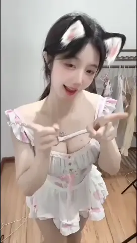 #小羊偏偏 #火龙果羊 #微密圈 #萝莉 #福利姬 抖音美女主播微密圈福利 清纯嫩萝莉