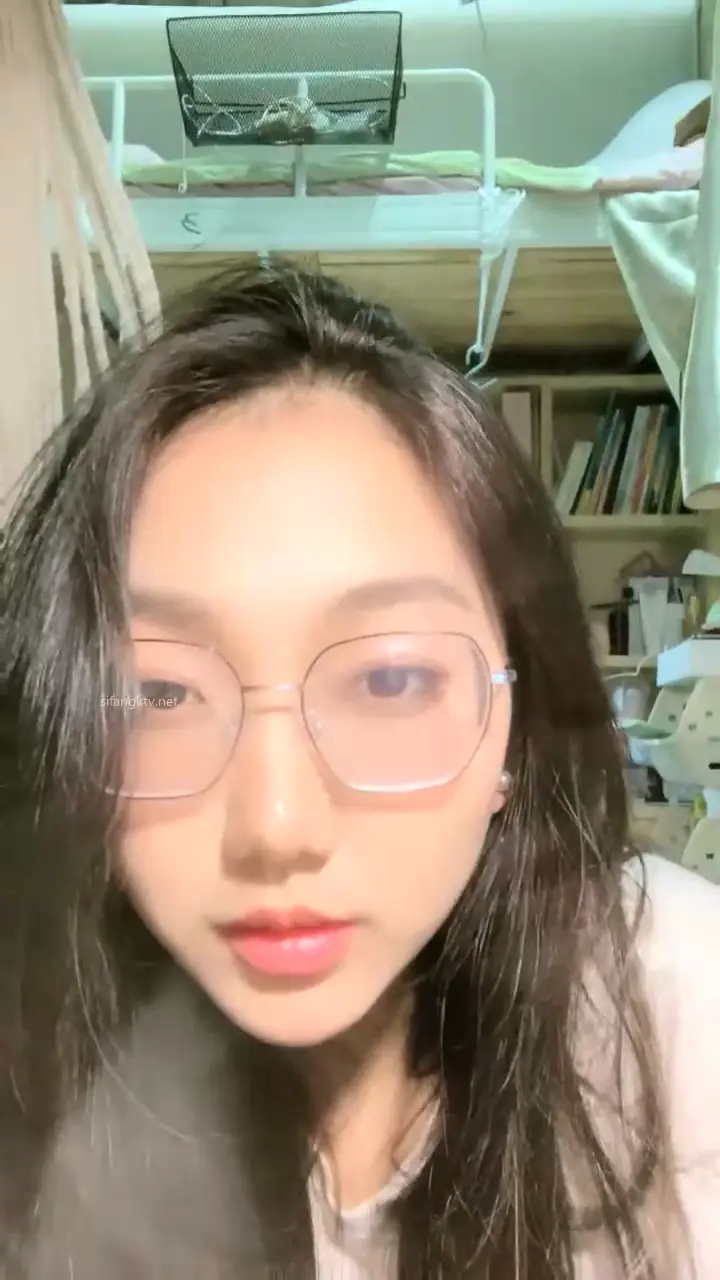 #小野猫  大奶学妹~女生宿舍偷播~天然巨乳⠀