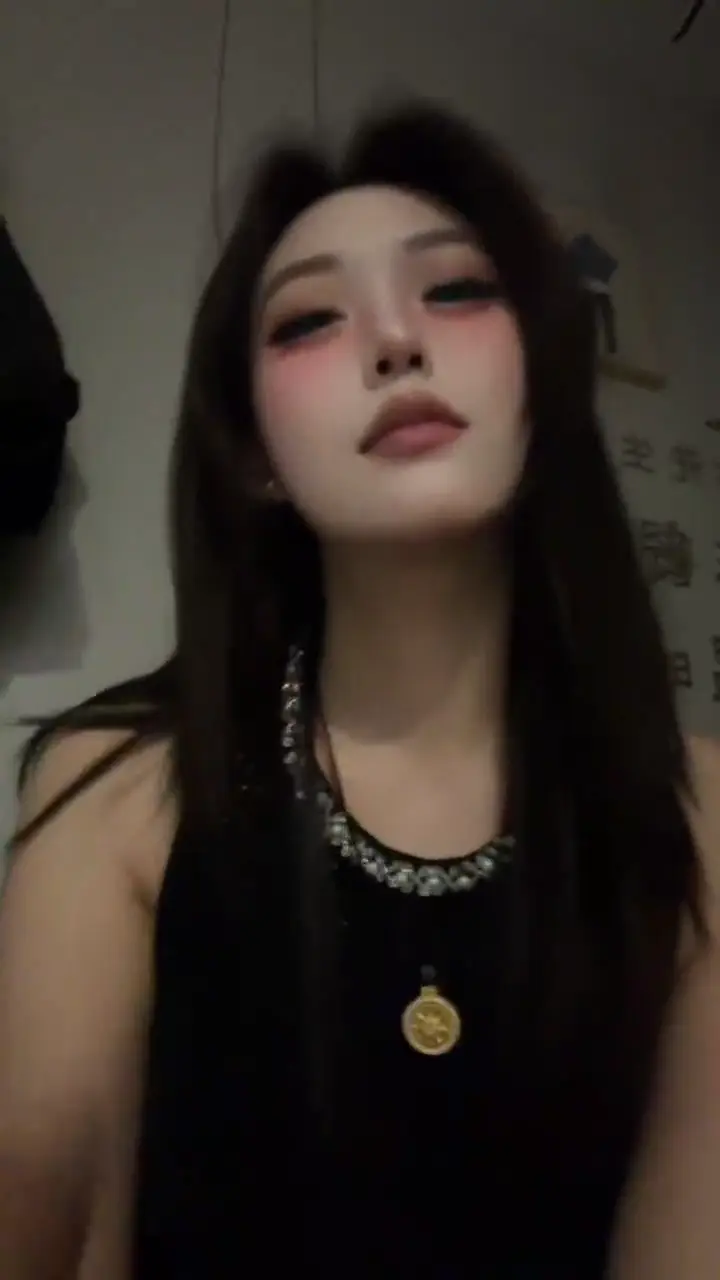 🖤妈妈🖤最喜欢看你这副发情的猪样子了🖕🏿来~公猪🖤把舌头伸出来舔亲妈祖宗的腋窝,边舔边承认自己有多下贱🖕🏿妈妈今天要把你调教成彻底离不开妈妈腋下汗臭味的变态精猪🖤