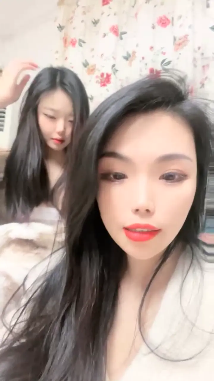 #國產精品 #主播 #你的共享女優 #熟女 #群p 多女重口 喝尿