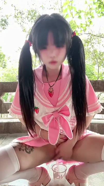 少萝宝宝仅呆和金主爸爸开房口交肉棒还有系着小狗链条被后入双马尾和水手服的加持怪不得惹金主喜欢 #少萝 #仅呆 #萝莉 #母狗 #双马尾