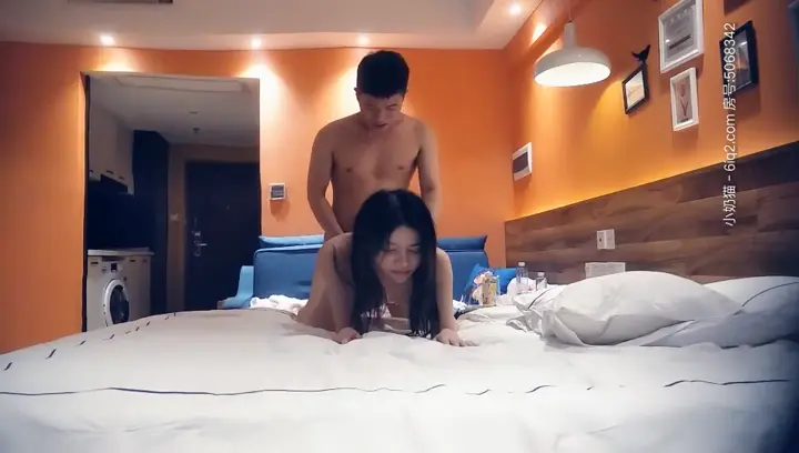 【七天高端外围】1米72长腿美模_健谈乖巧人又骚,一双美腿,圆润翘臀狂抠,激情爆操一番刺激!,