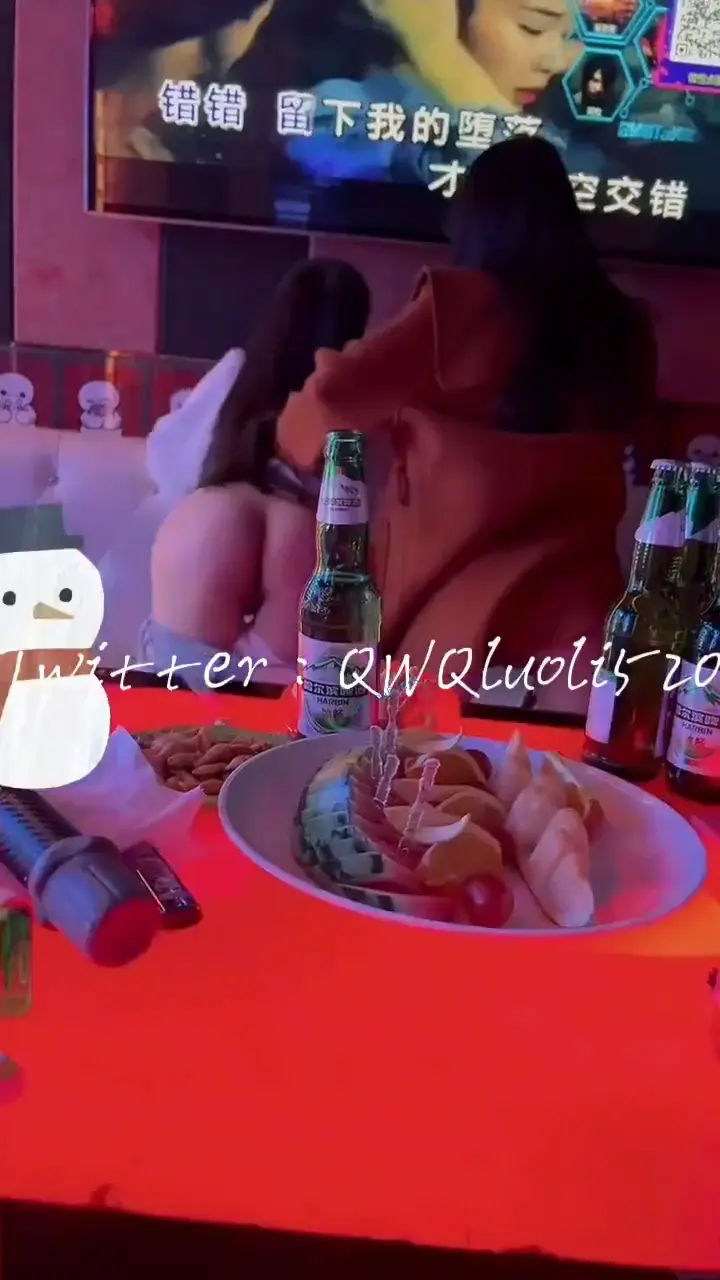 #网红 #luolib520 携闺蜜一起做金主淫荡小母狗 蜜桃美臀轮着操