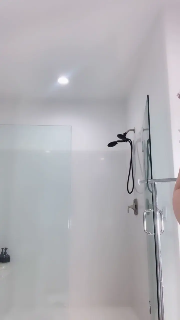 -妹子超嫩逼和奶头都是粉粉的最夸张的连屁眼都是粉粉的就喜欢这种粉嫩妹子插起来一定巨爽给人一种绝对干净的感觉