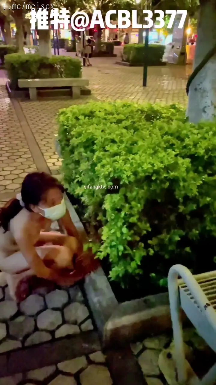 露出大神菠萝经典全裸露出