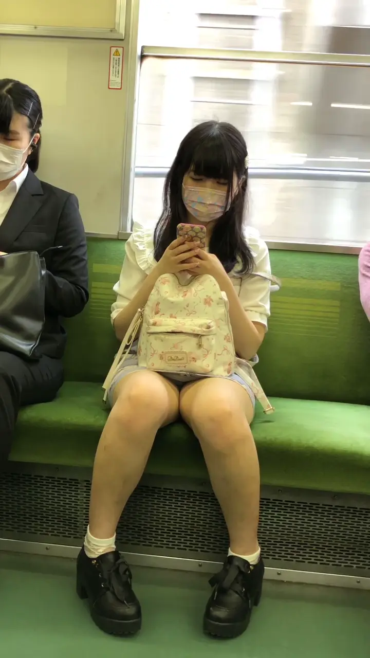 裙下風光偷拍