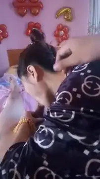 风韵犹存丈母娘婚房里偷情
