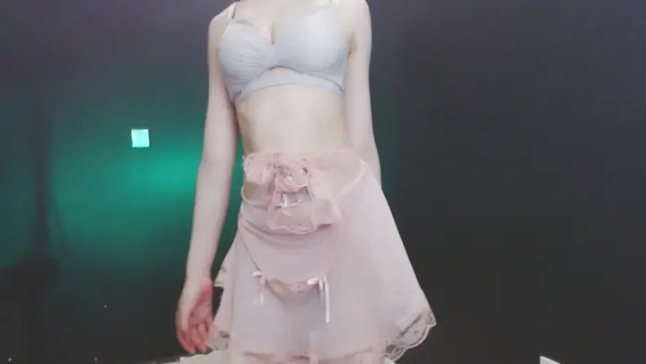 虎牙：美女（静静）