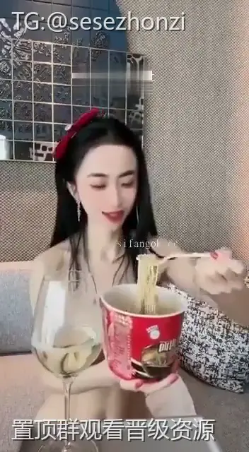 【大表姐】黑丝长腿御姐户外露出