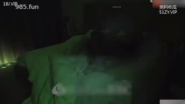 上海媚黑女神-网红陈琪，被马屌爆菊3p双枪齐入无套内射