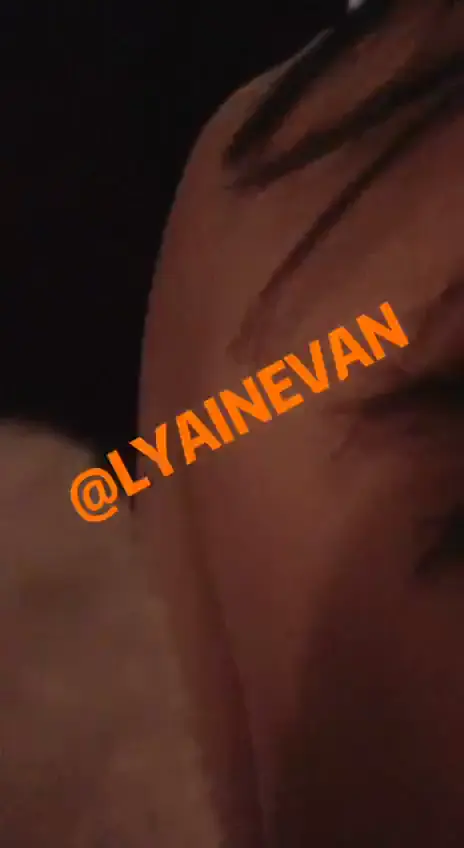 推特极品高颜值音乐才女 #Lya 极度反差露脸跟男伴白天搞艺术晚上搞黄色对白风趣