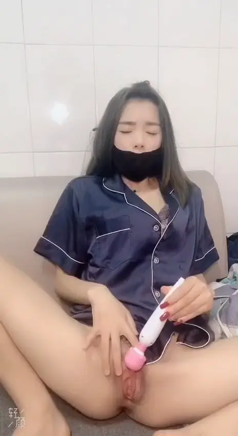 美女自慰扣逼， 下面超粉 诱惑 #妈妈