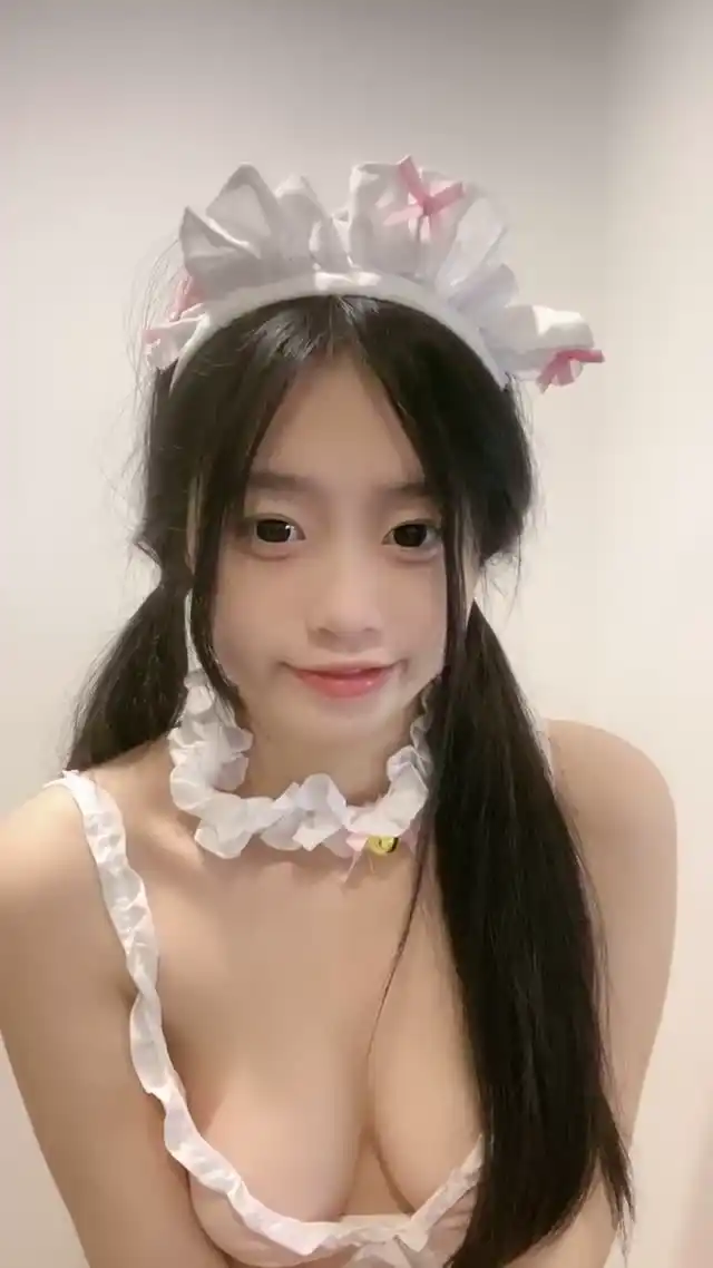 【菠蘿果醬/甜的吐泡泡】讓人流口水的頂級校花下海了！道具自慰 激情大秀