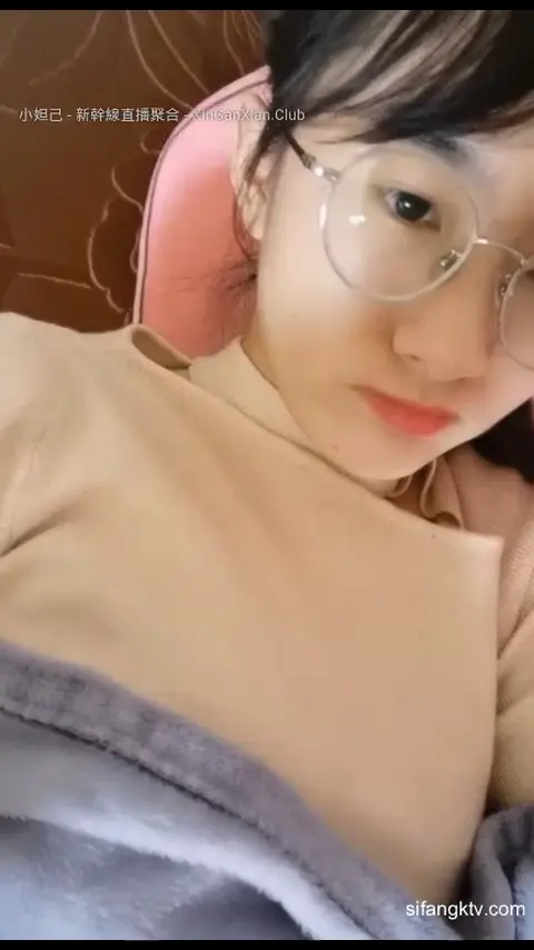 贵在真实,文科生毕业的四眼美女 #老师