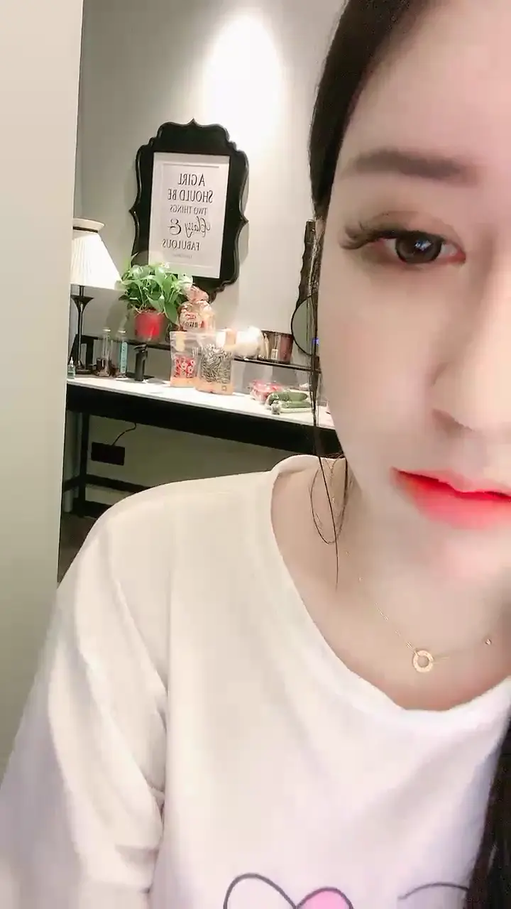 #yoki 网红小姐姐收费房