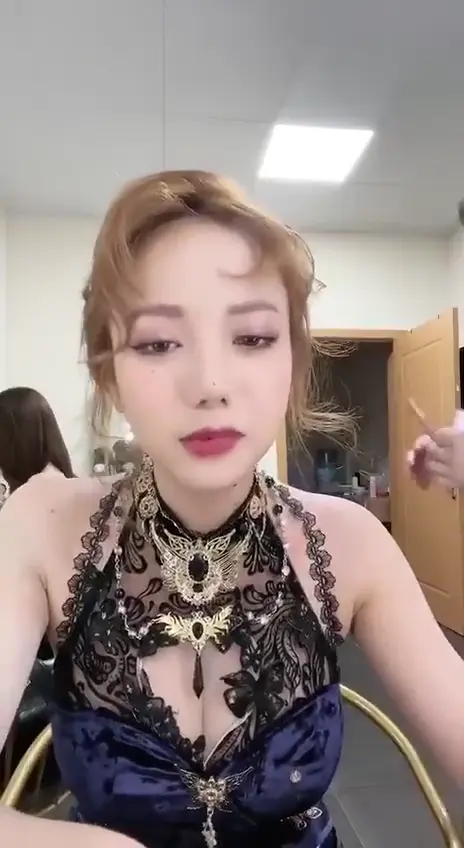 抖音     洛麗塔大哥   百萬粉主播直播間漏點