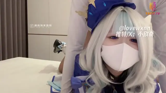 一边吃着大肉棒一边被调教，粉穴可爱捏😋