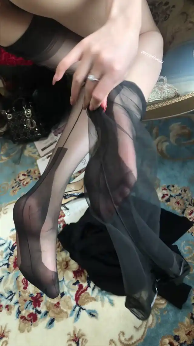 #Chloe霏霏 #丝袜 #足控 #腿控 #高跟鞋 #恋物癖 #反差