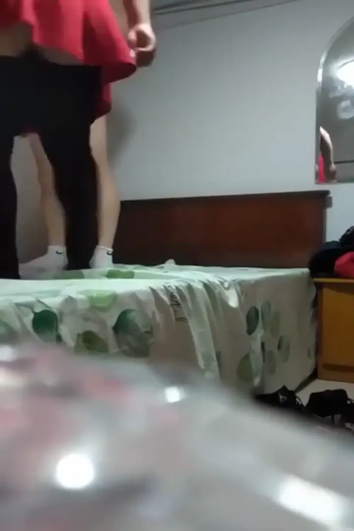 粉丝福利!天菜憨憨直男研究生被丰满伪娘骗操