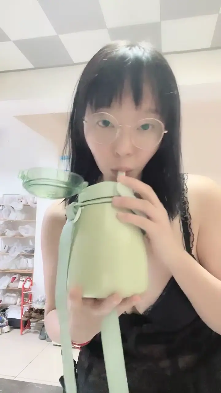 確實有點騷