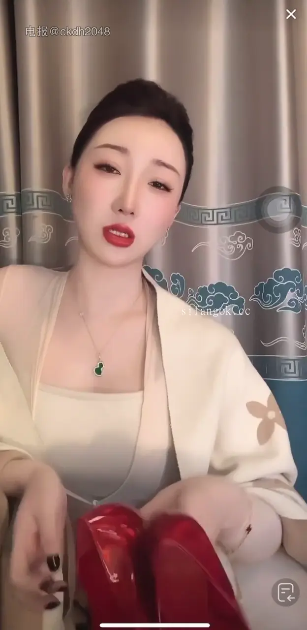 【抖音福利】极品风骚御姐【琴琴】丝足高跟骚脚诱惑 16V