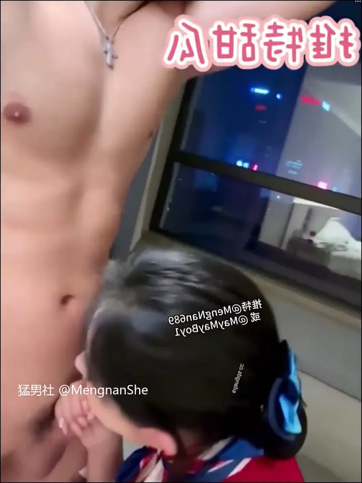 内部搜 0711 海航空姐与肌肉男偷情做爱上瘾，飞机落地后制服都没脱，直接去酒店和肌肉男激情啪啪，狂舔鸡吧吃精液。 完美露脸 视角清晰，穿着空姐制服狂舔鸡巴