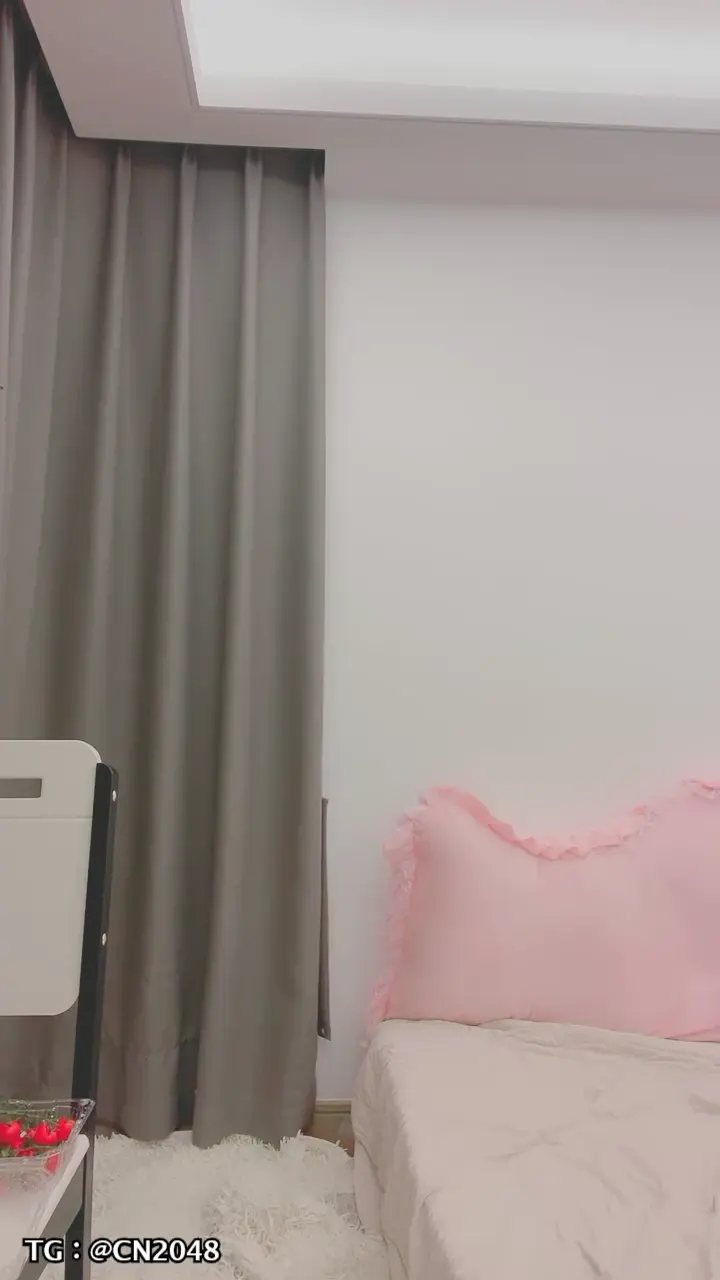 【车模Gina】 九头身顶级美腿,展示身材摇摆,换装诱惑无毛骚穴