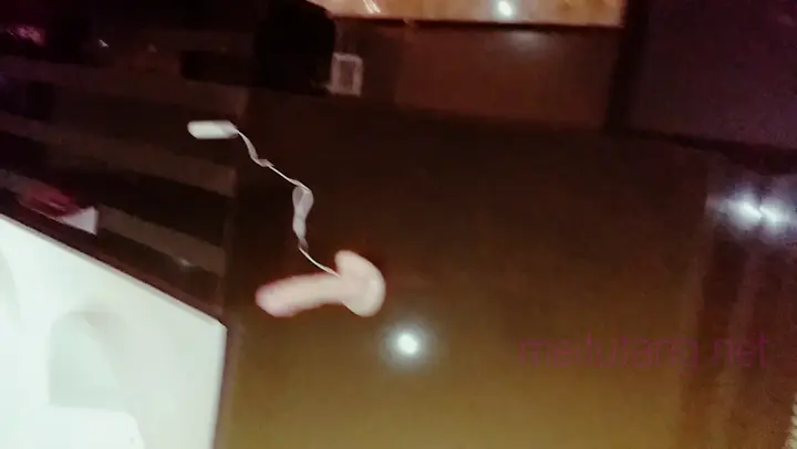 露脸才是王道！清纯漂亮小学妹酒店援交金主先赐个假屌自嗨预热然后各种体位啪啪敏感型特能叫