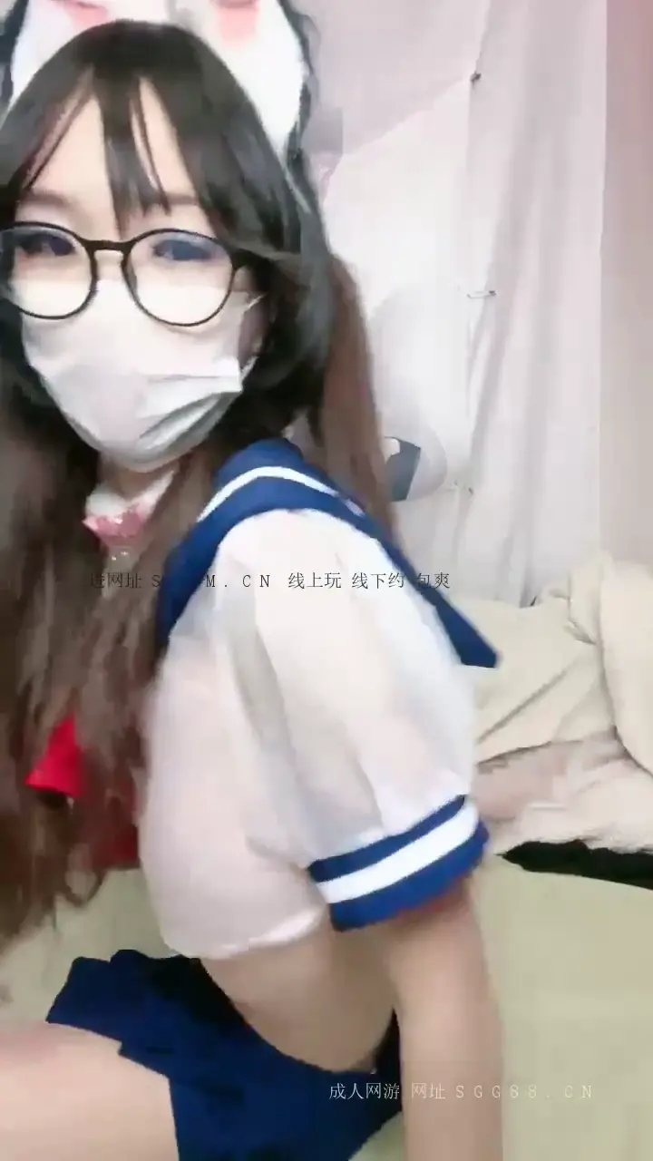 眼镜学妹JK丝袜一字马【困困兔吖】舞蹈功底很强 身体柔韧，妹子娇瘦穴特大！道具狂插~爽