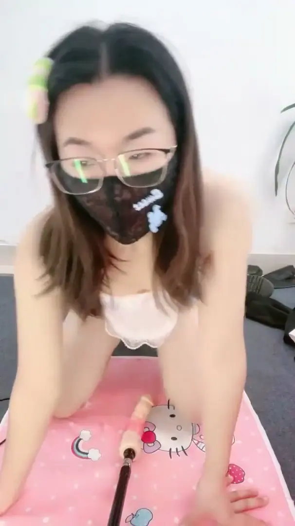 【#风止何安】极品眼镜反差婊御姐! 掰穴自慰~炮击机快速抽插~高潮喷水