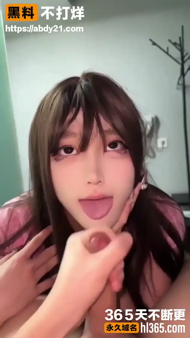 極品福利姬小壞貓！JK黑絲學生裝自慰，嬌嫩美乳纖手狂揉，吸陰器猛吸腫脹陰蒂，小騷貨媚眼迷離潮噴不止！火爆神顏美女口爆，疑似高階外圍，門檻超高